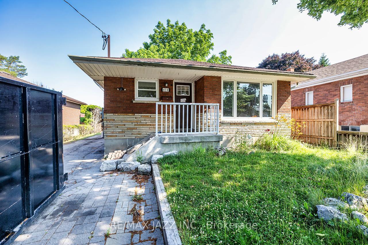 Property Photo: 430 Ridgeway Avenue ON L1J 2V7