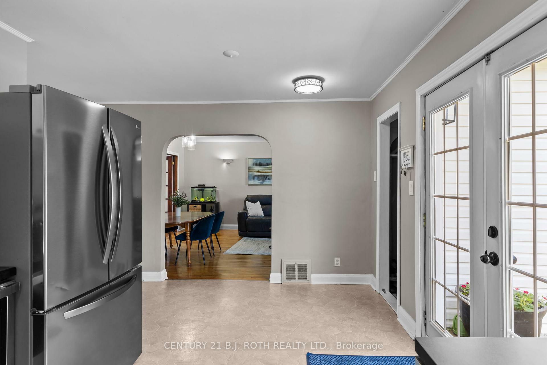 Photo de la propriété: 307 Linwood Avenue ON L3V 2W8