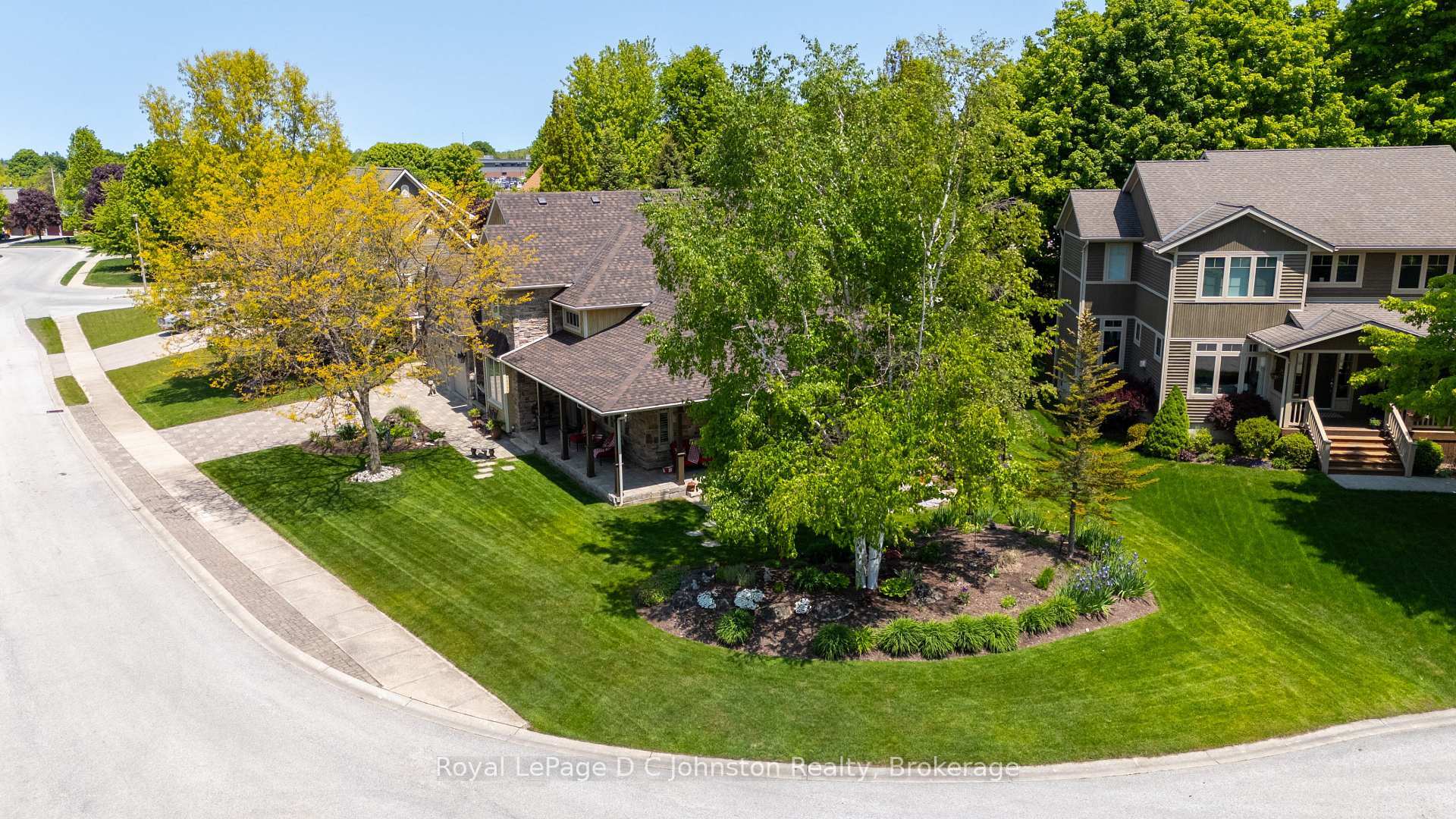 Property Photo: 830 Mill Ridge Court ON N0H 2C4