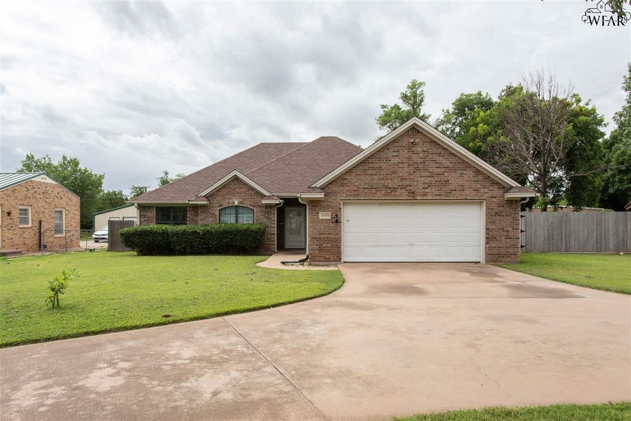 Property Photo: 3505 Cumberland Avenue TX 76308