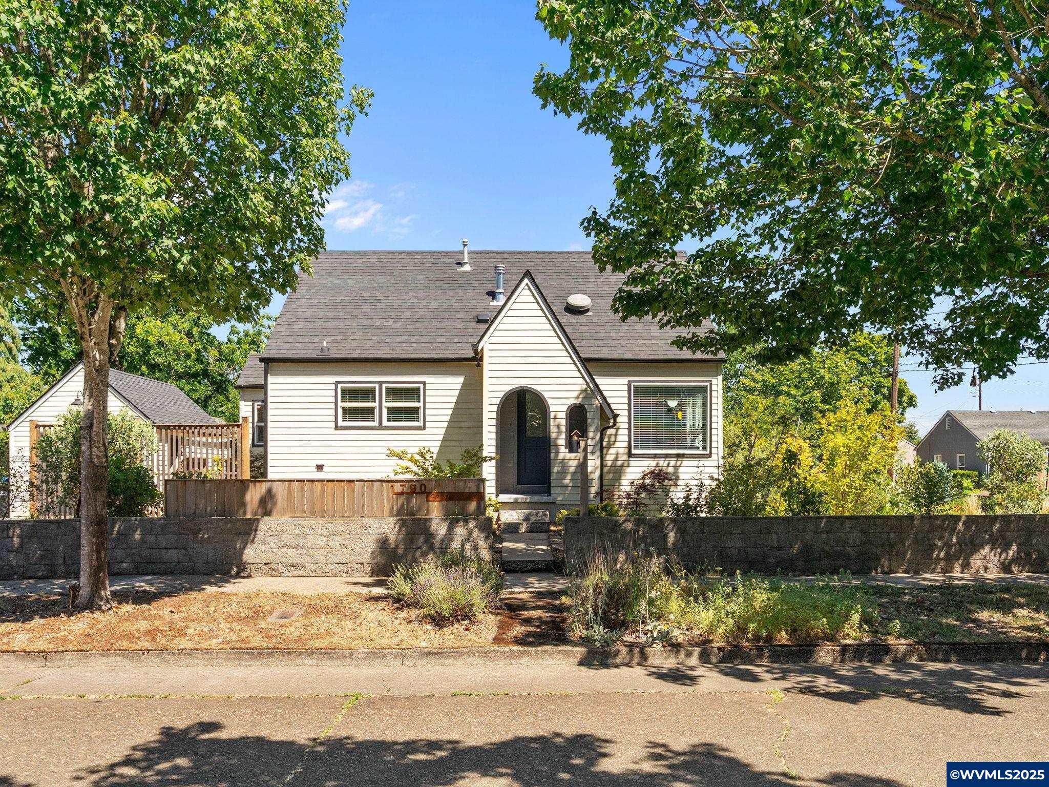 Property Photo: 1790 Capitol St SE OR 97302
