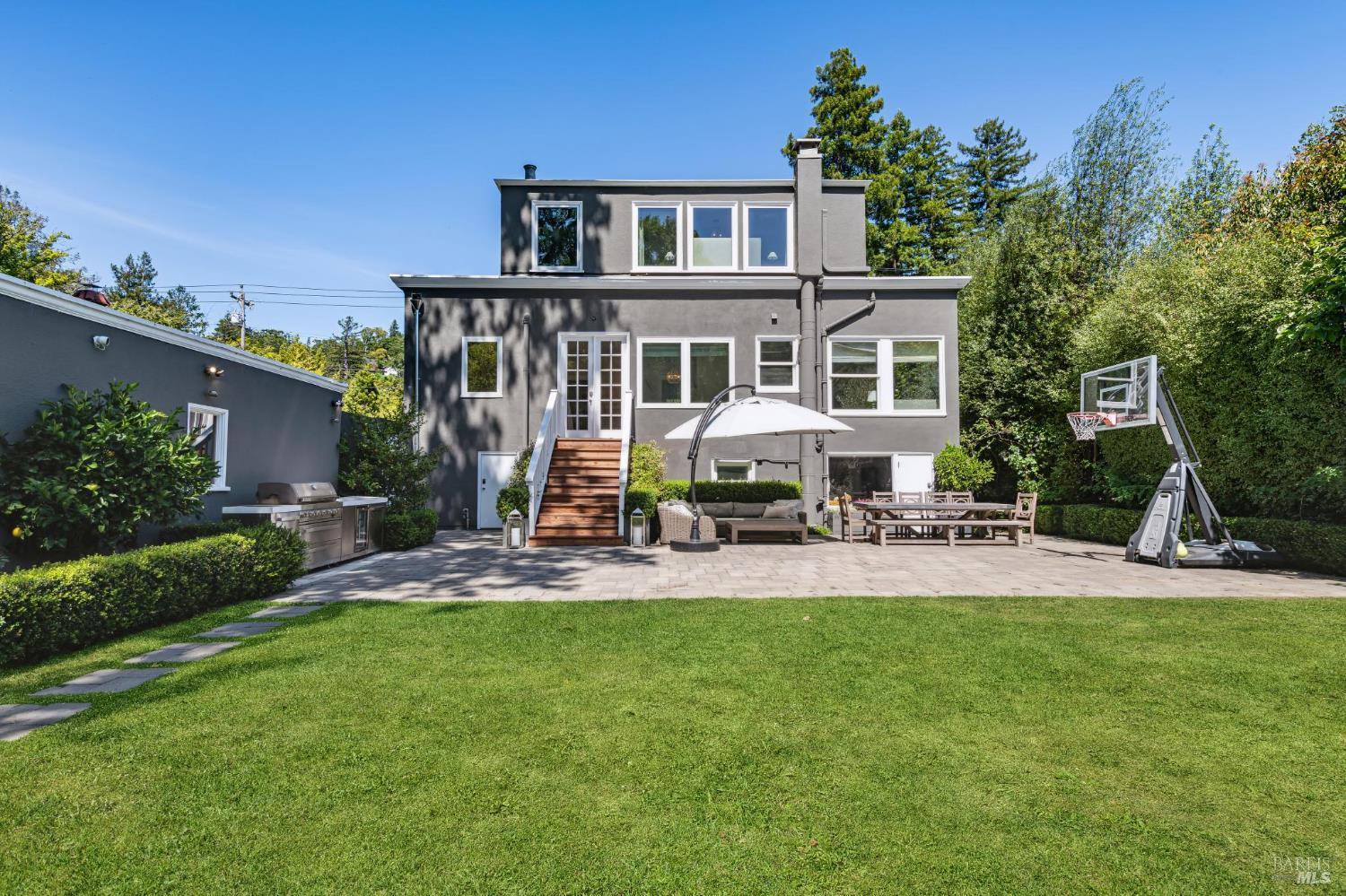 57 Sir Francis Drake Boulevard  Ross CA 94957 photo