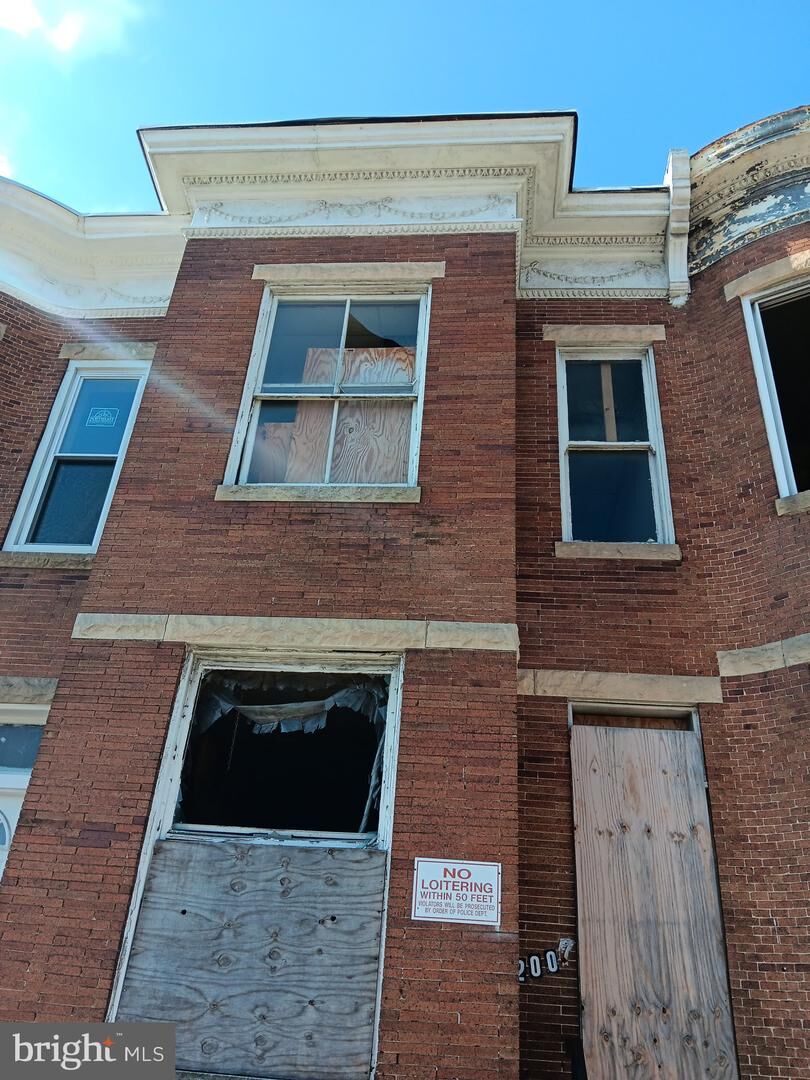 Property Photo: 2007 E North Avenue MD 21213