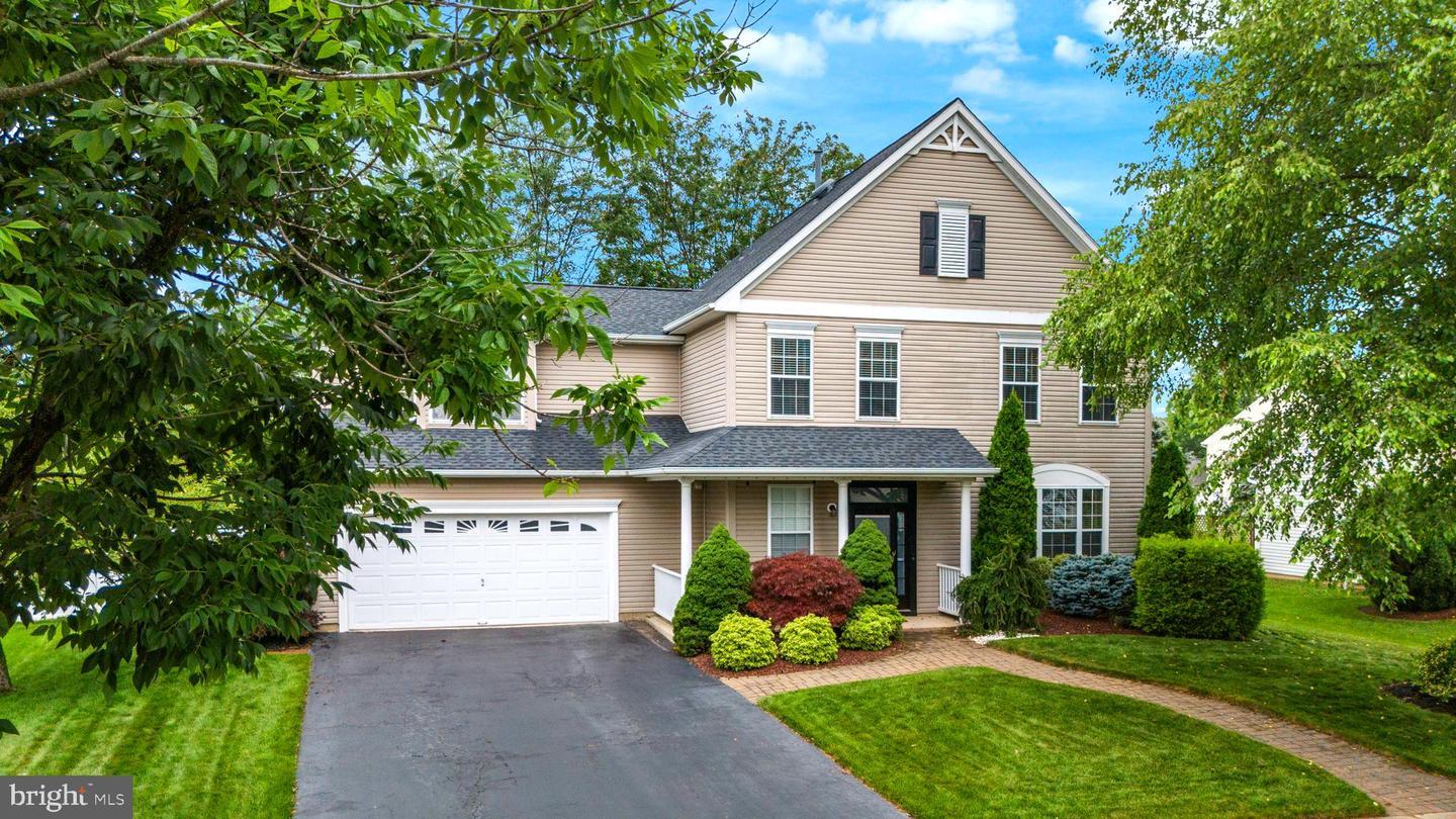 Property Photo: 6 Hempstead Court NJ 08520