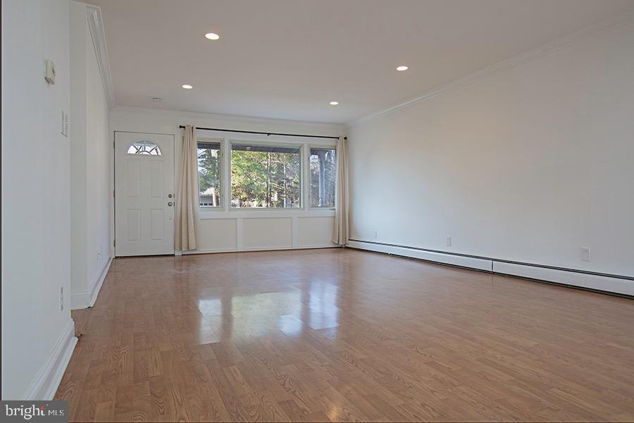 Property Photo: 433 Walnut Ln NJ 08540