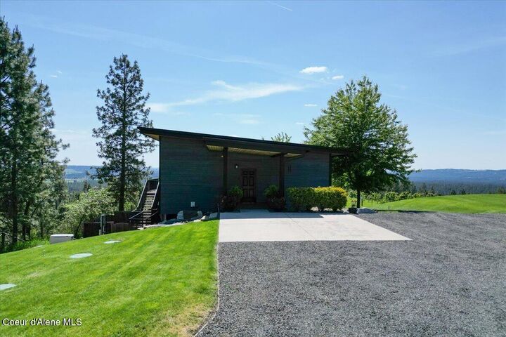 Property Photo: 17323 N Lower Greenbluff Rd WA 99005