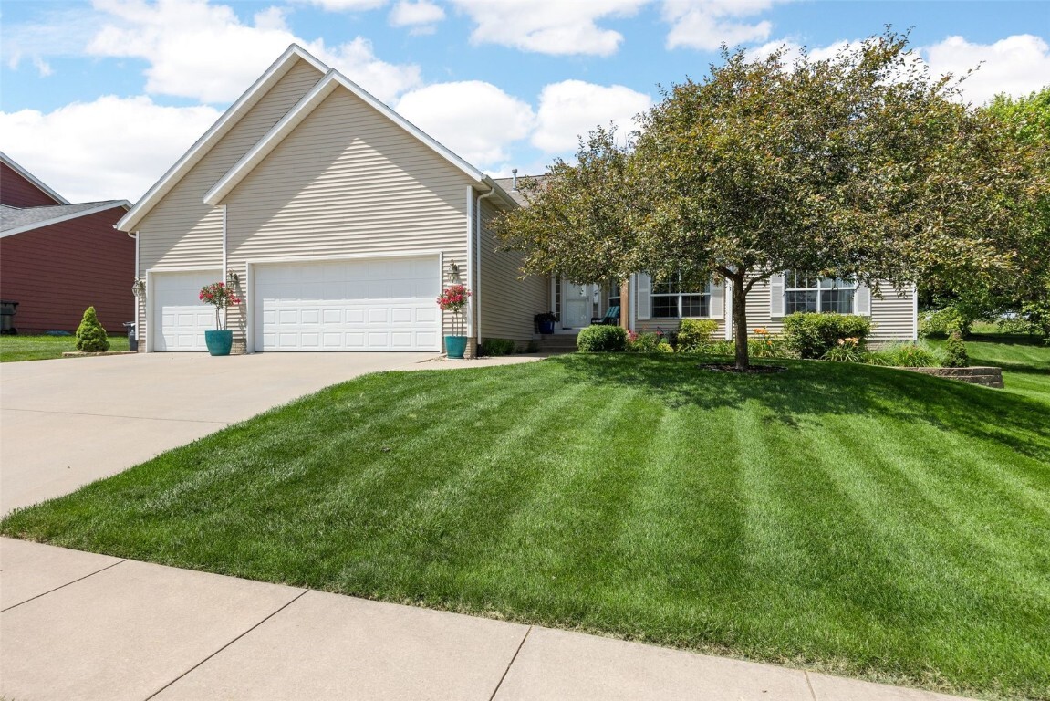 Property Photo: 422 Rock Ridge Road NW IA 52405