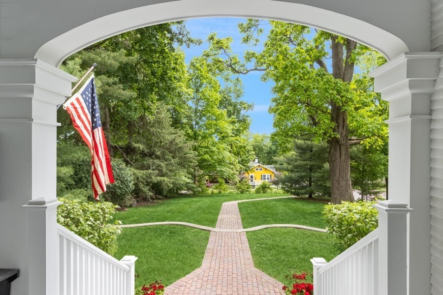 Property Photo: 404 Brown St IA 52245