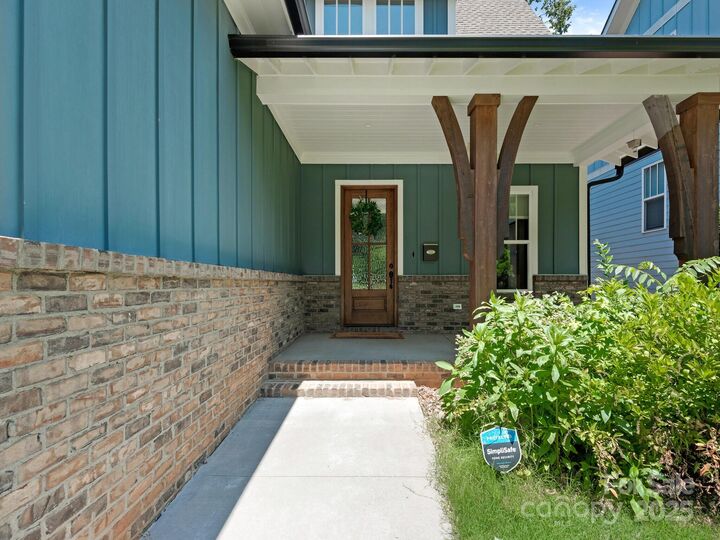 Property Photo:  3009 Commonwealth Avenue  NC 28205 