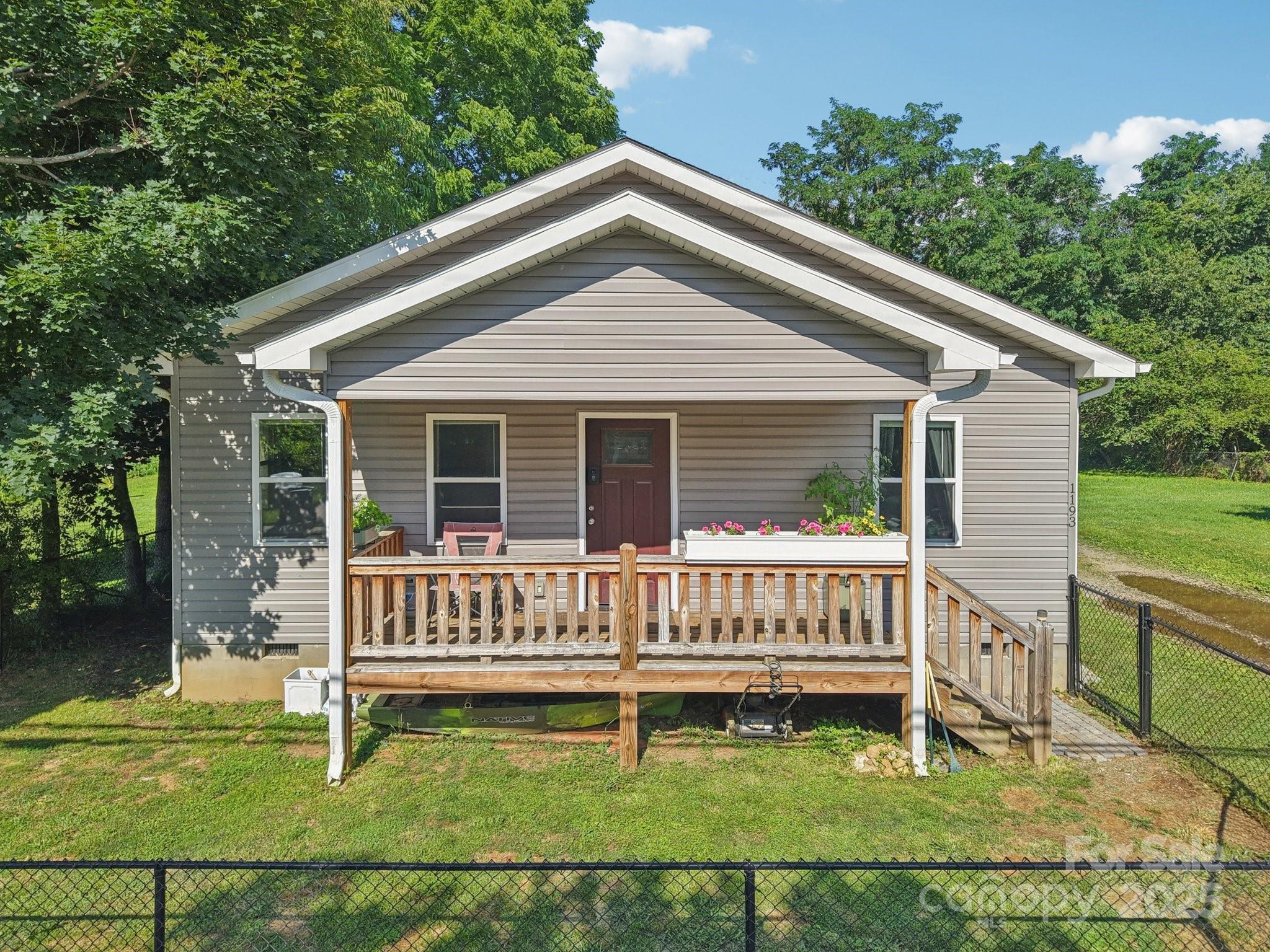 Property Photo: 1193 Brown Avenue NC 28786