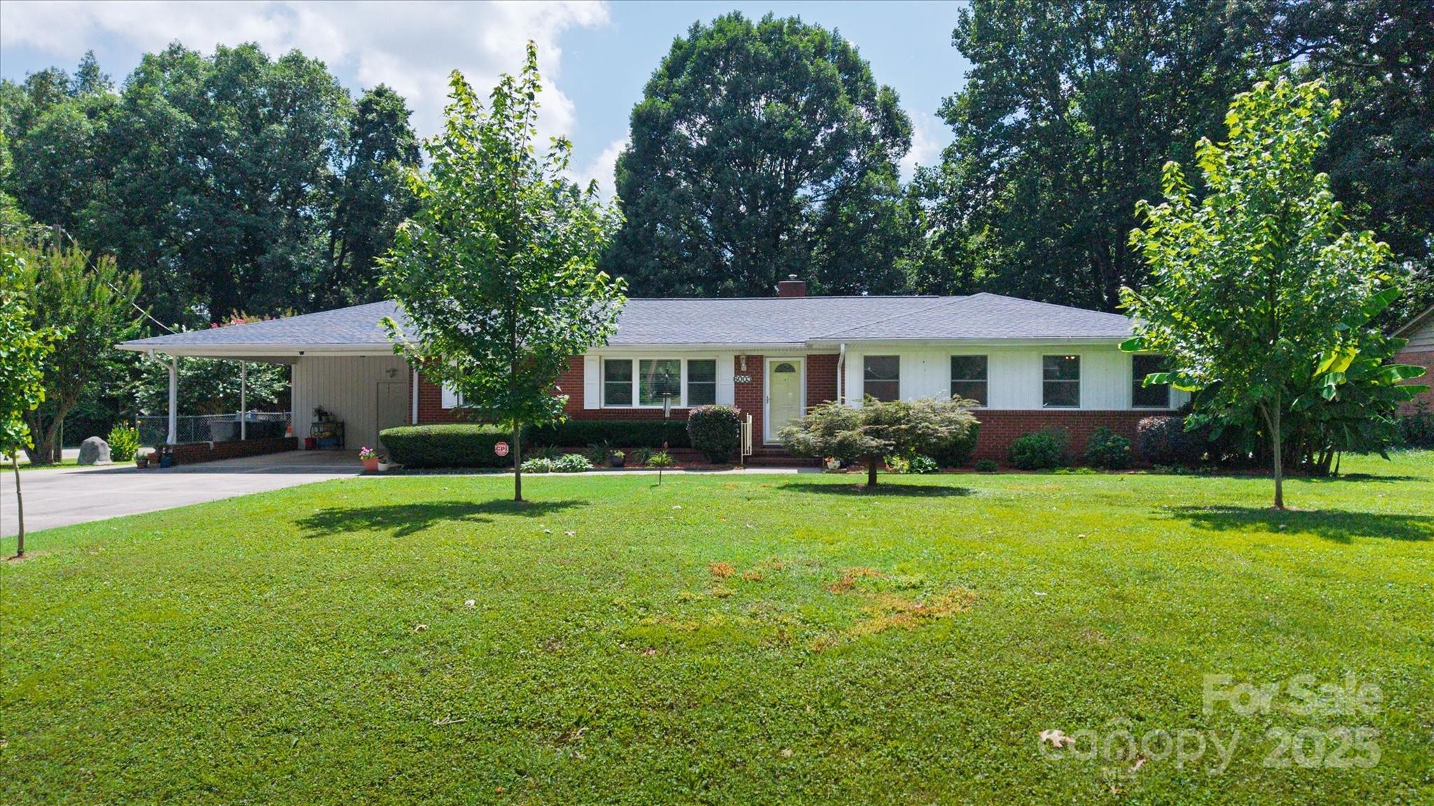 Property Photo: 6003 Woodbridge Road NC 28227