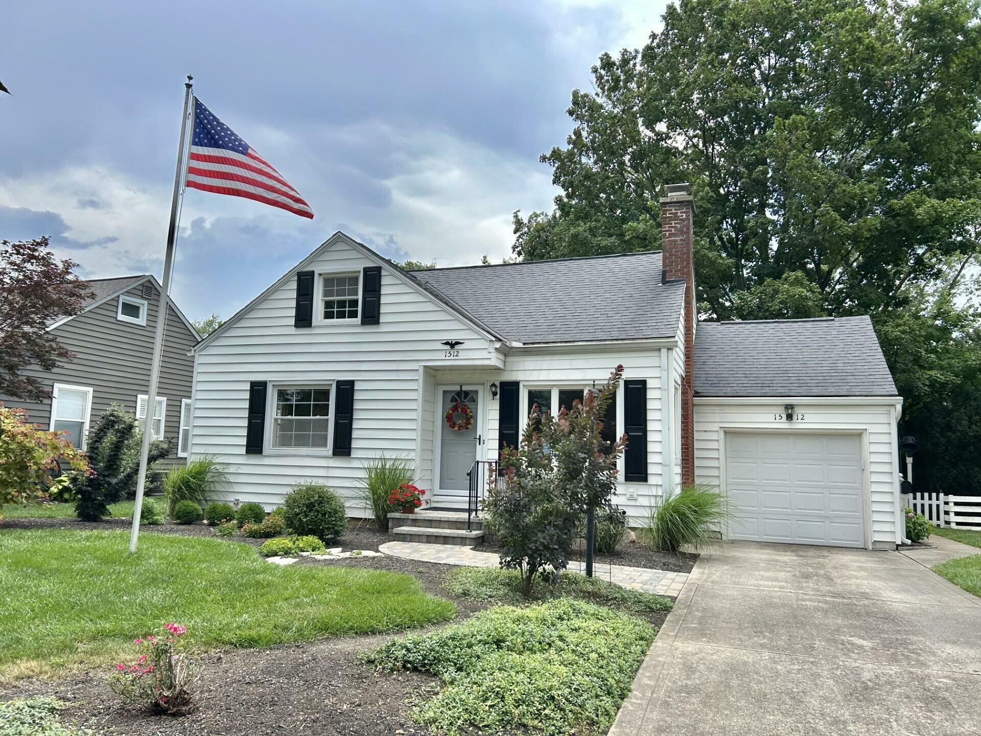 Property Photo: 1512 College Hill Drive OH 43221