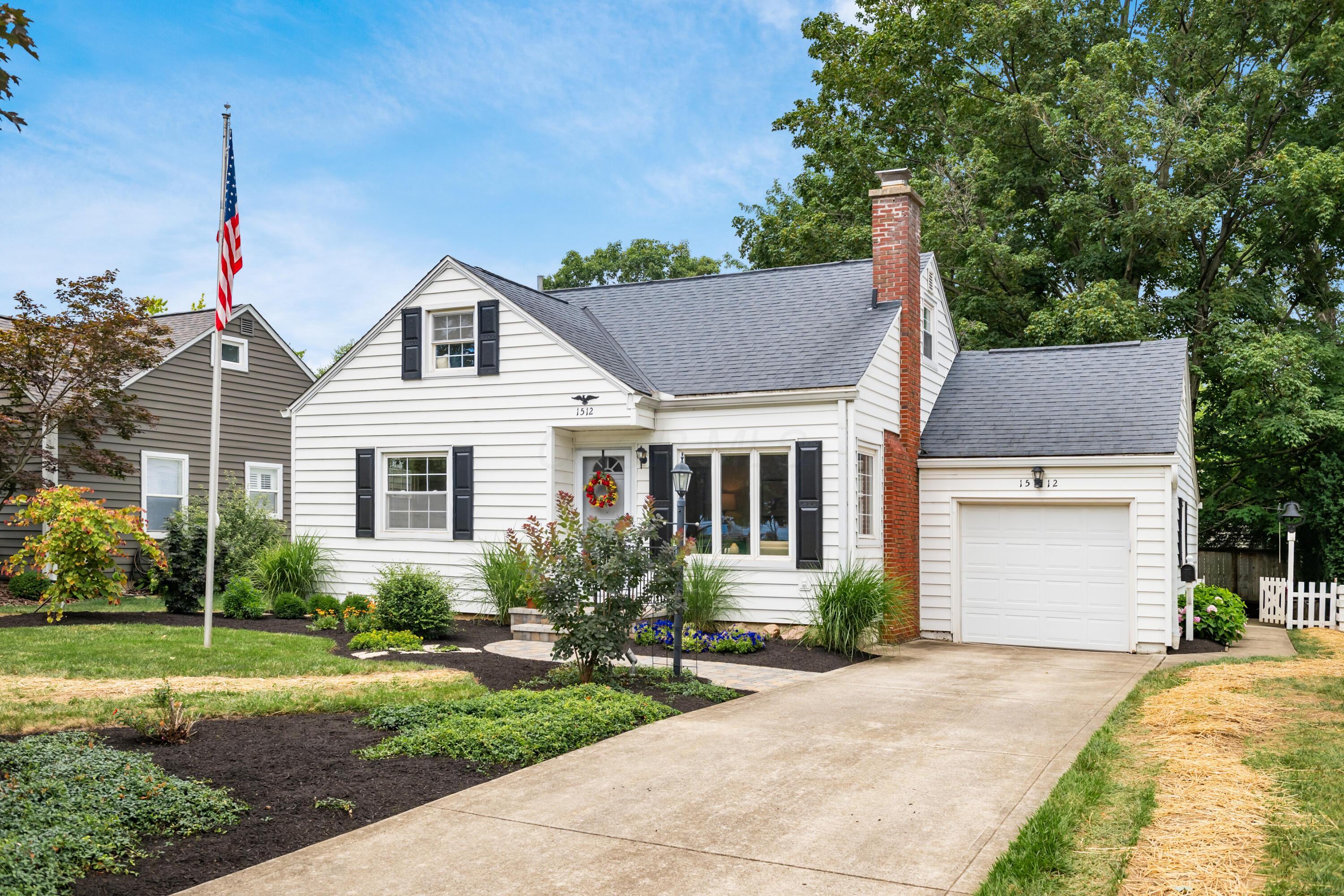 Property Photo: 1512 College Hill Drive OH 43221