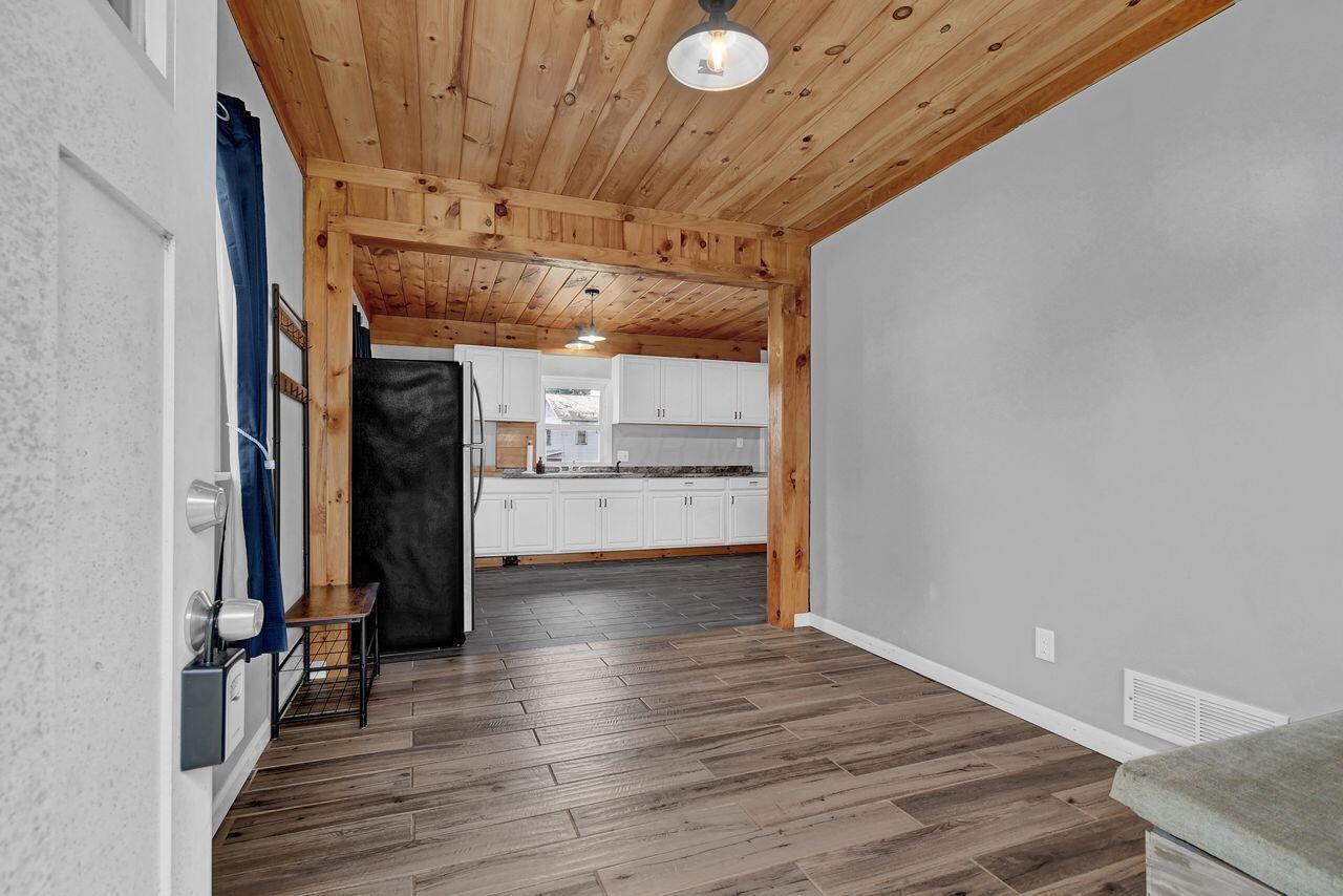 Property Photo:  1105 Dutch Lane NW Road  OH 43055 