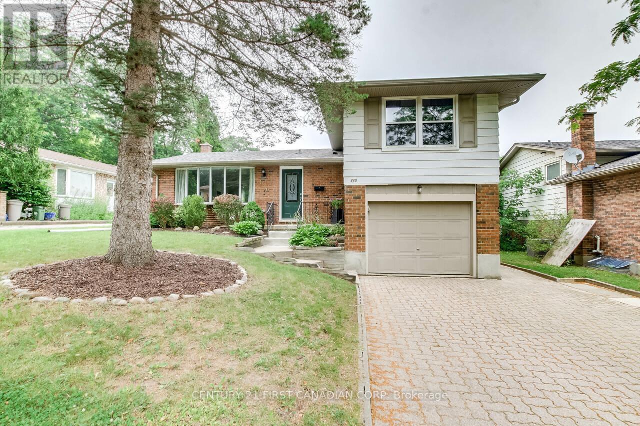 440 Castlegrove Boulevard  London North (North K) ON N6G 1K8 photo
