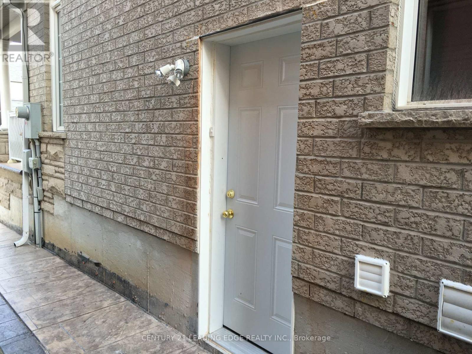 Property Photo: 3175 McDowell Drive Bsmt ON L5M 6L1