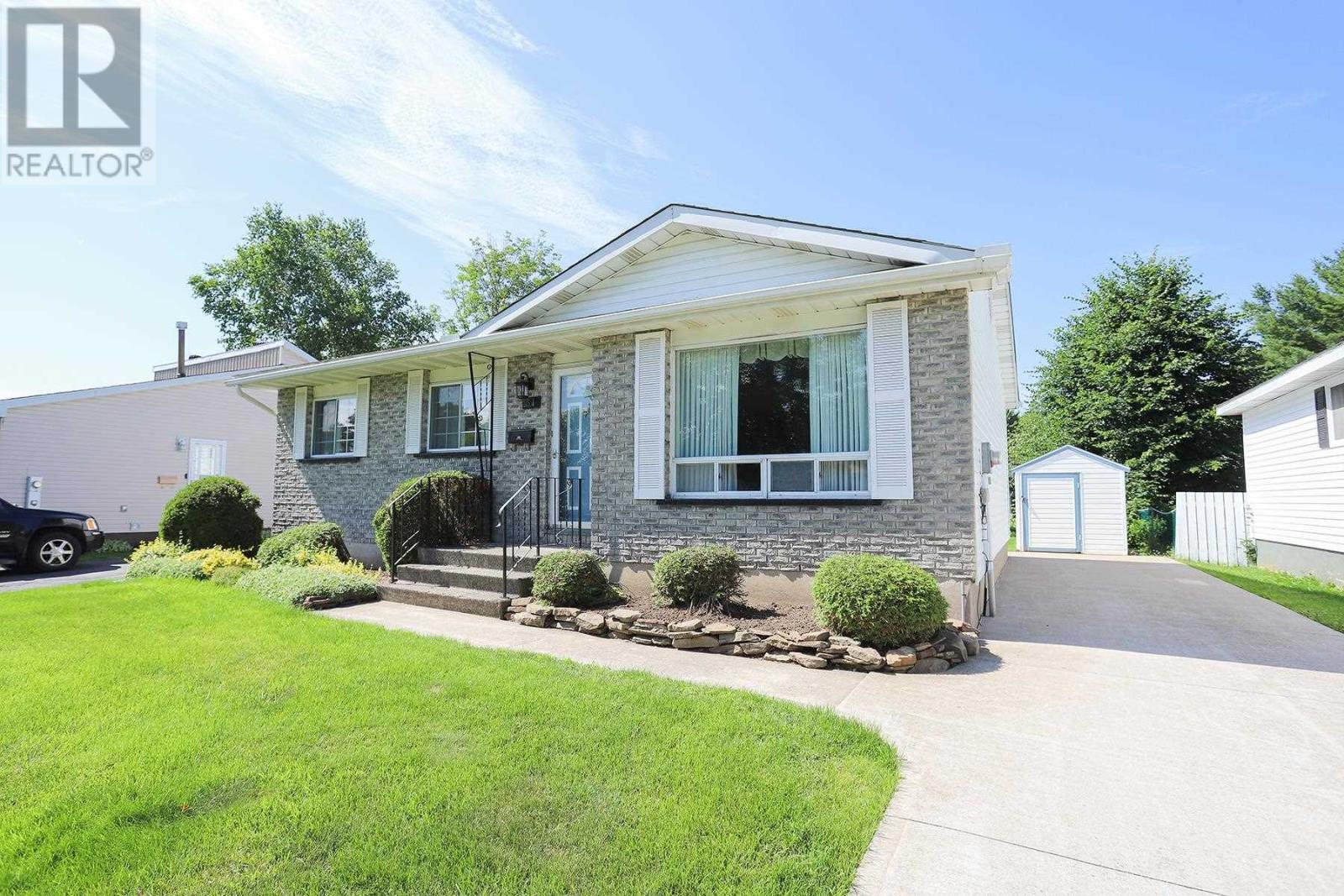 Property Photo: 31 Kerr Dr ON P6A 5H8