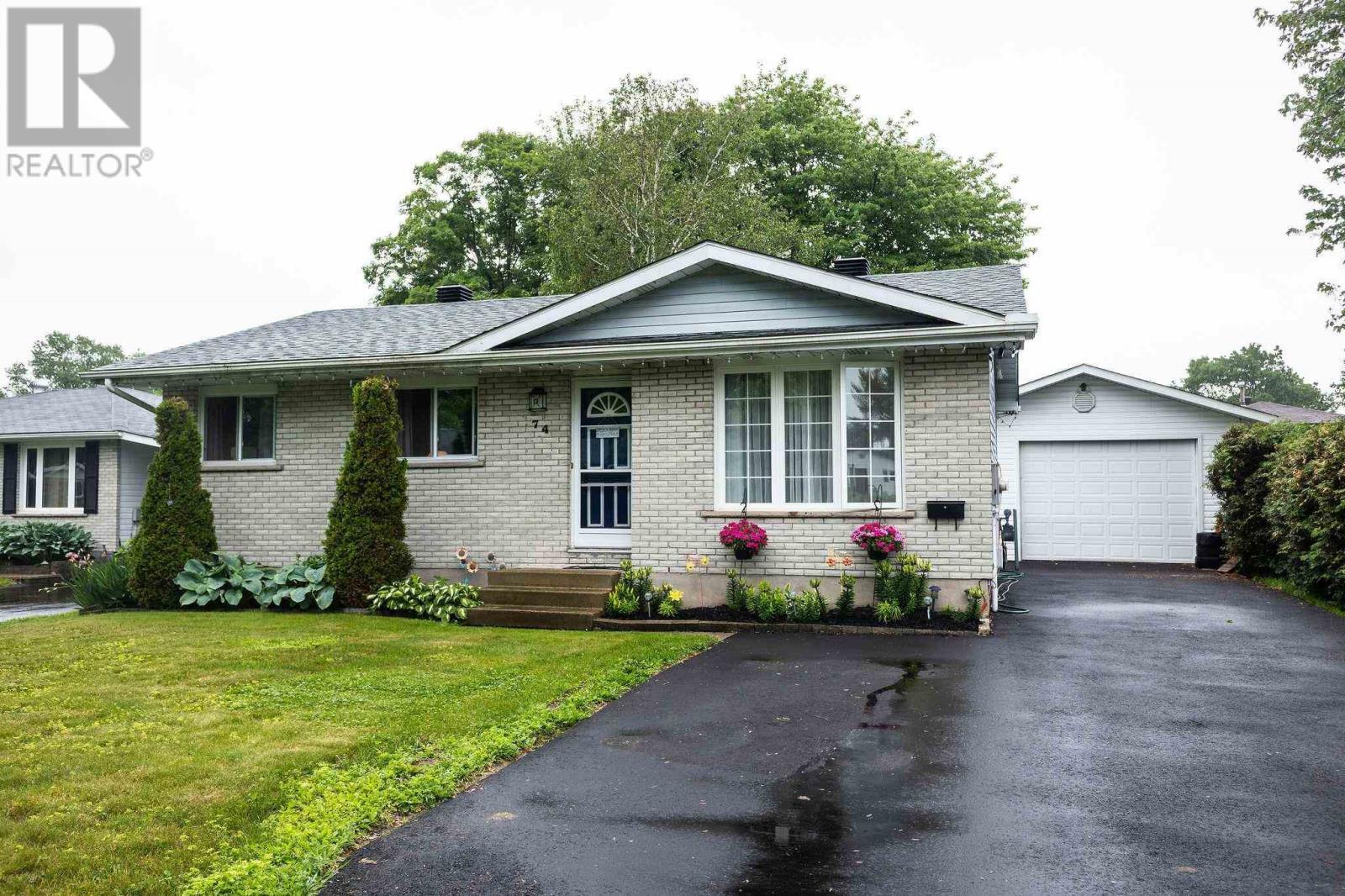 Property Photo: 74 Chicora Cres ON P6A 5S9