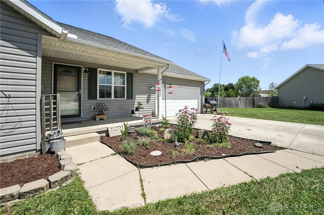 Property Photo: 204 Ivy Creek Cove OH 45335