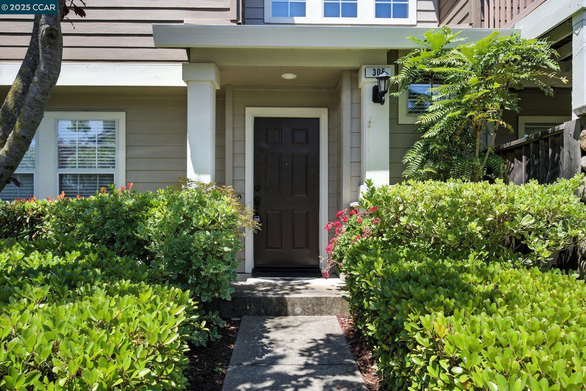 Property Photo: 305 Daybreak Court CA 94583