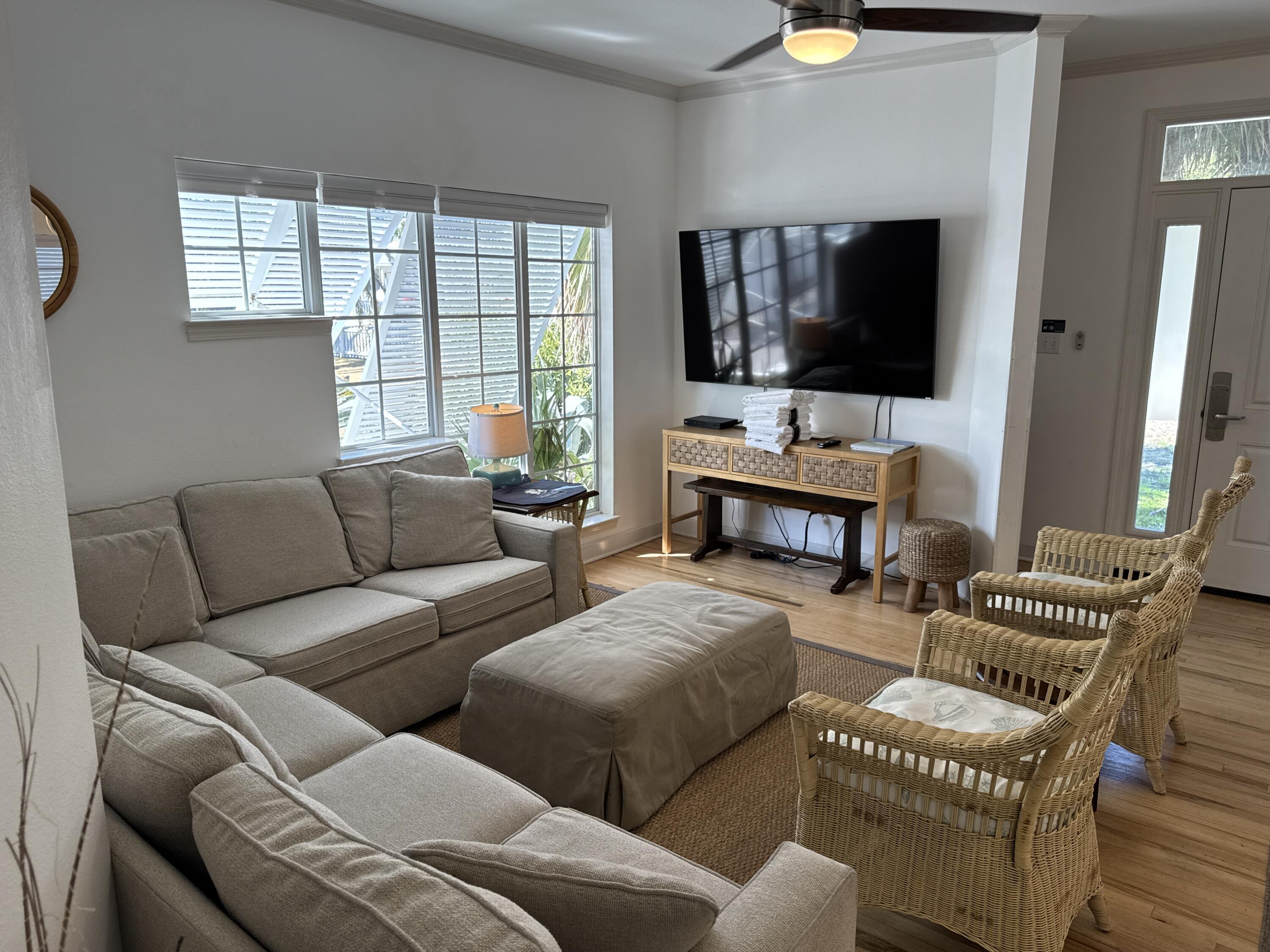 Property Photo: 4490 Luke Avenue FL 32541