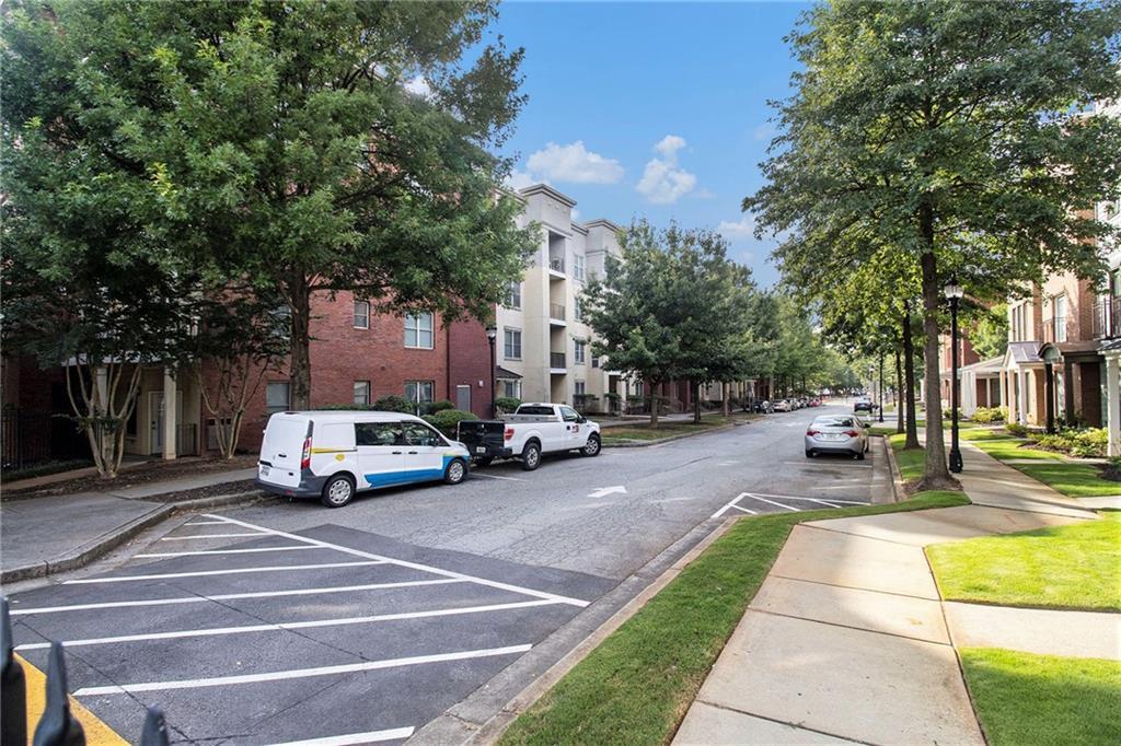 Property Photo: 870 Mayson Turner Road NW 1320 GA 30314