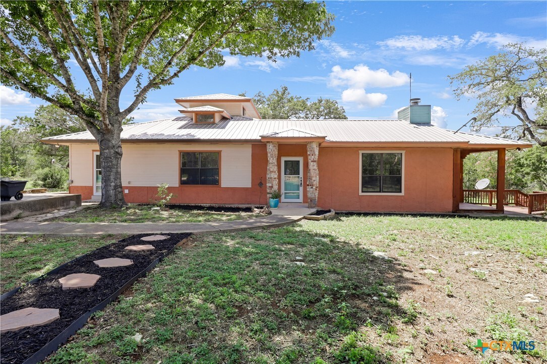 Property Photo: 2211 Hilliard Road TX 78666