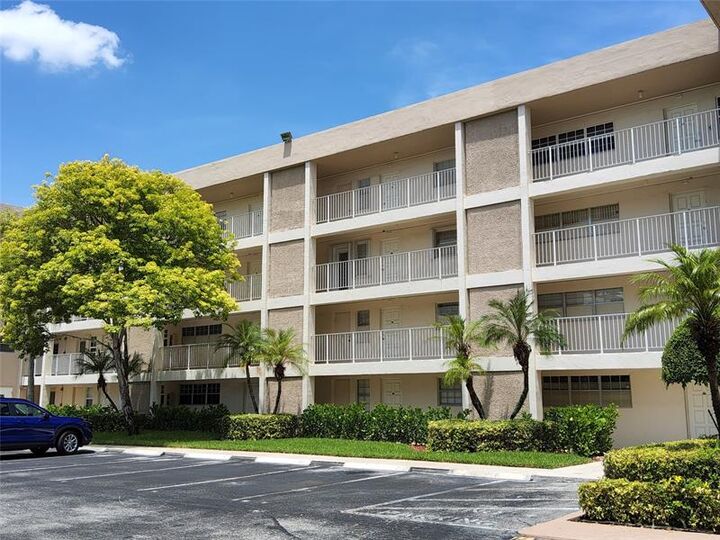 Property Photo:  3151 S Palm Aire Dr 309  FL 33069 