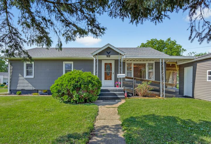 Property Photo: 709 Grand Street IA 50062