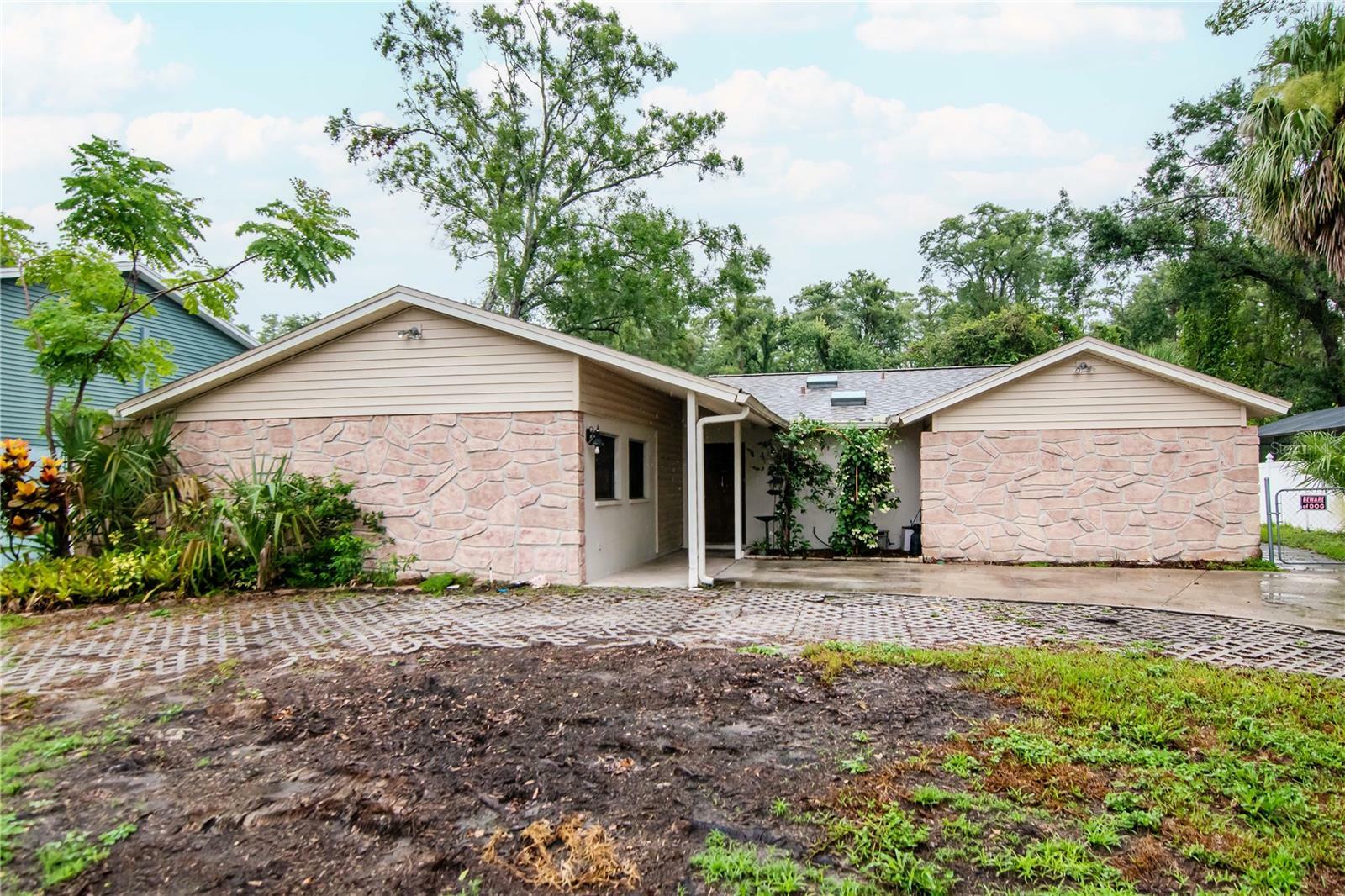 Property Photo: 3129 W Paris Street FL 33614