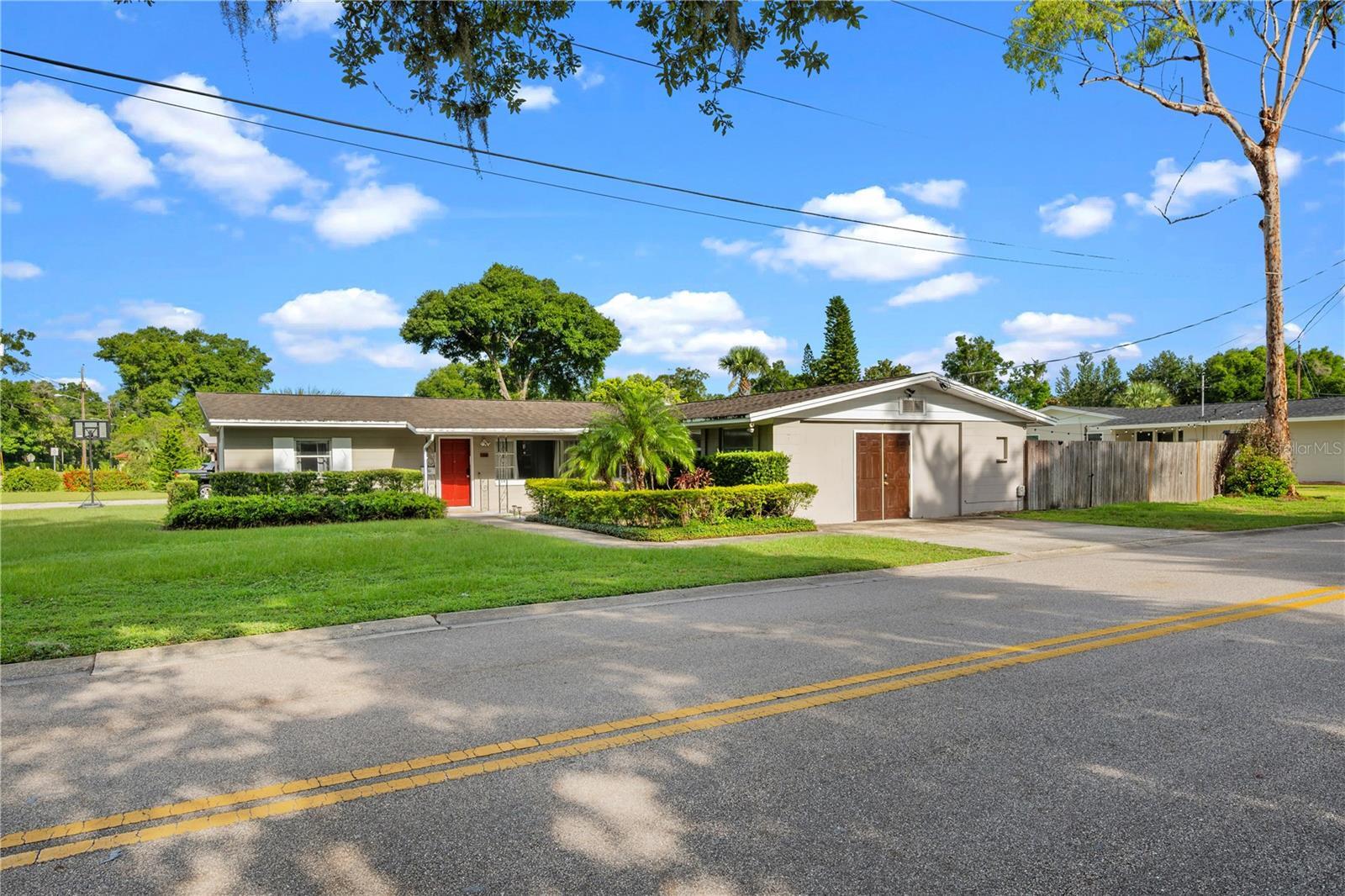 Property Photo: 601 Oranole Road FL 32751