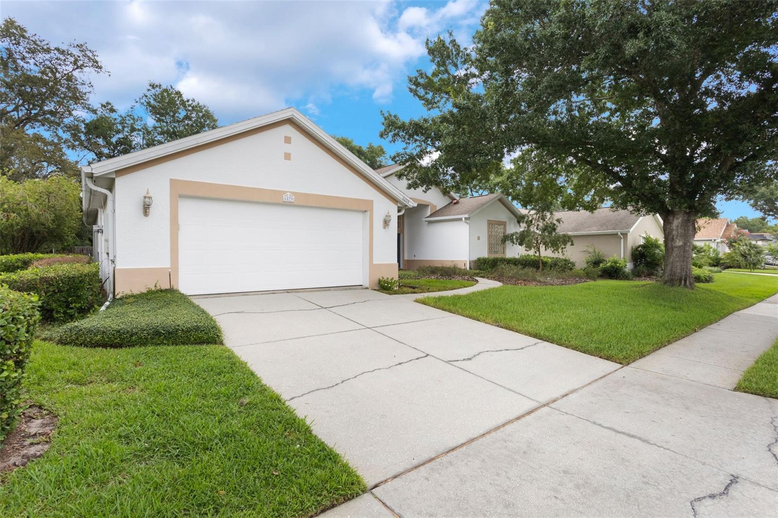 Property Photo: 6029 Falconbridge Place FL 32757