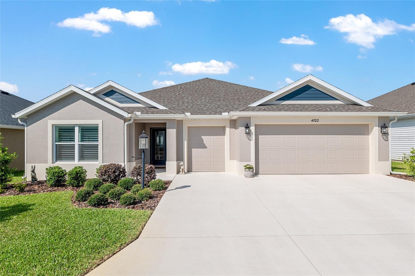 Property Photo: 4702 Malone Circle FL 32163