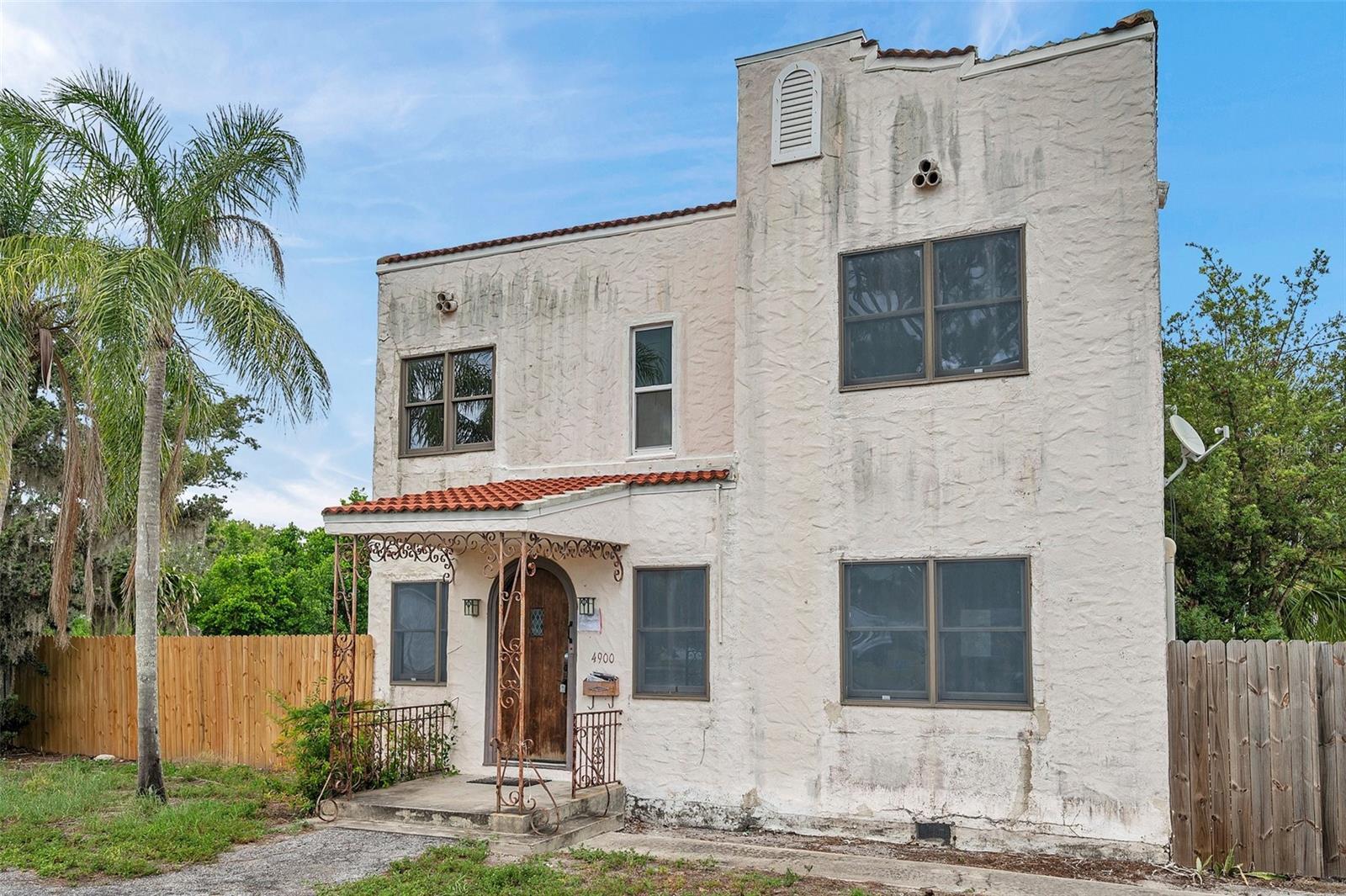 Property Photo: 4900 Alcazar Way S FL 33712