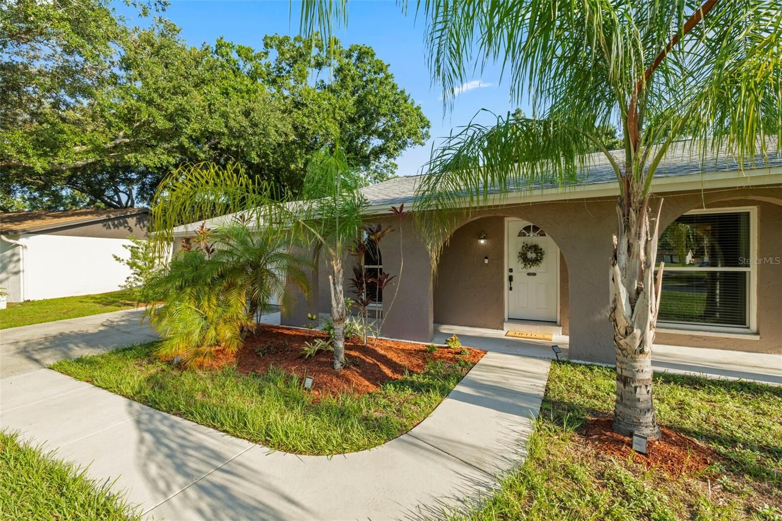 Property Photo: 4307 Foxglen Lane FL 33624