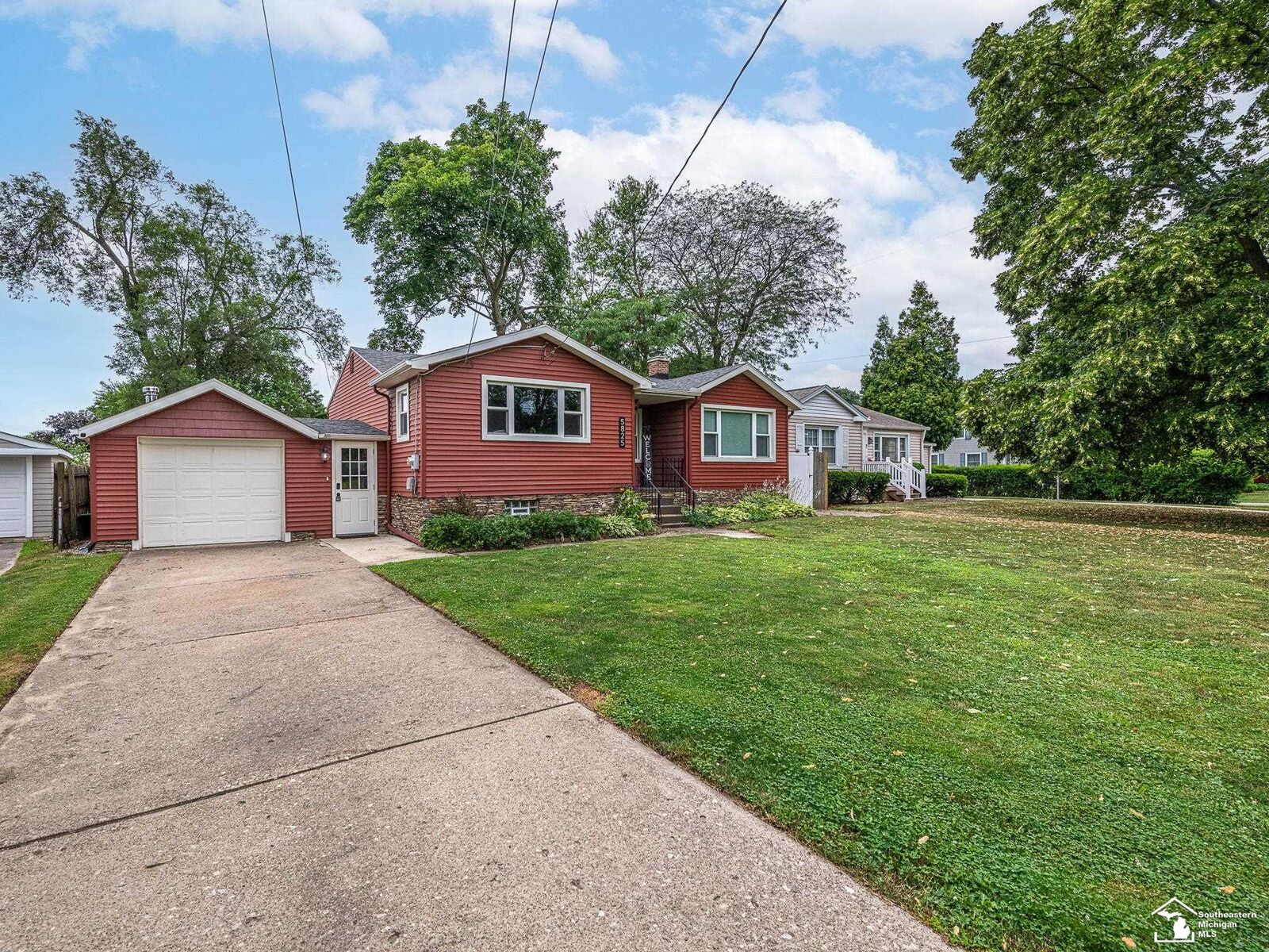 Property Photo: 5825 Edgewood Boulevard MI 48161