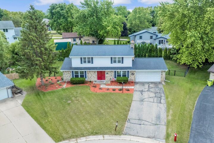 837 Wexford Ct  Hartland WI 53029 photo