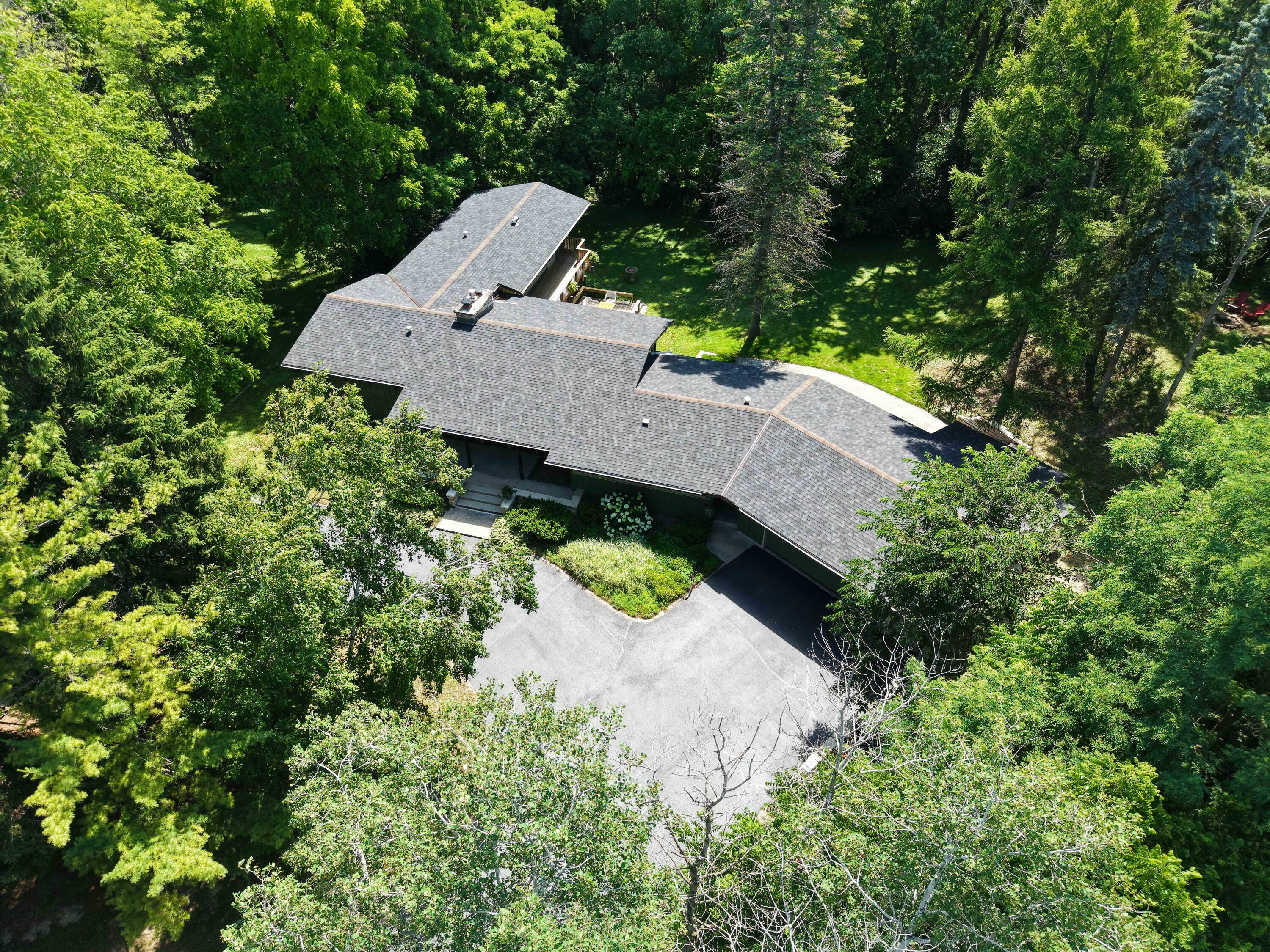 Property Photo: W220n7820 Golf View Ln WI 53089