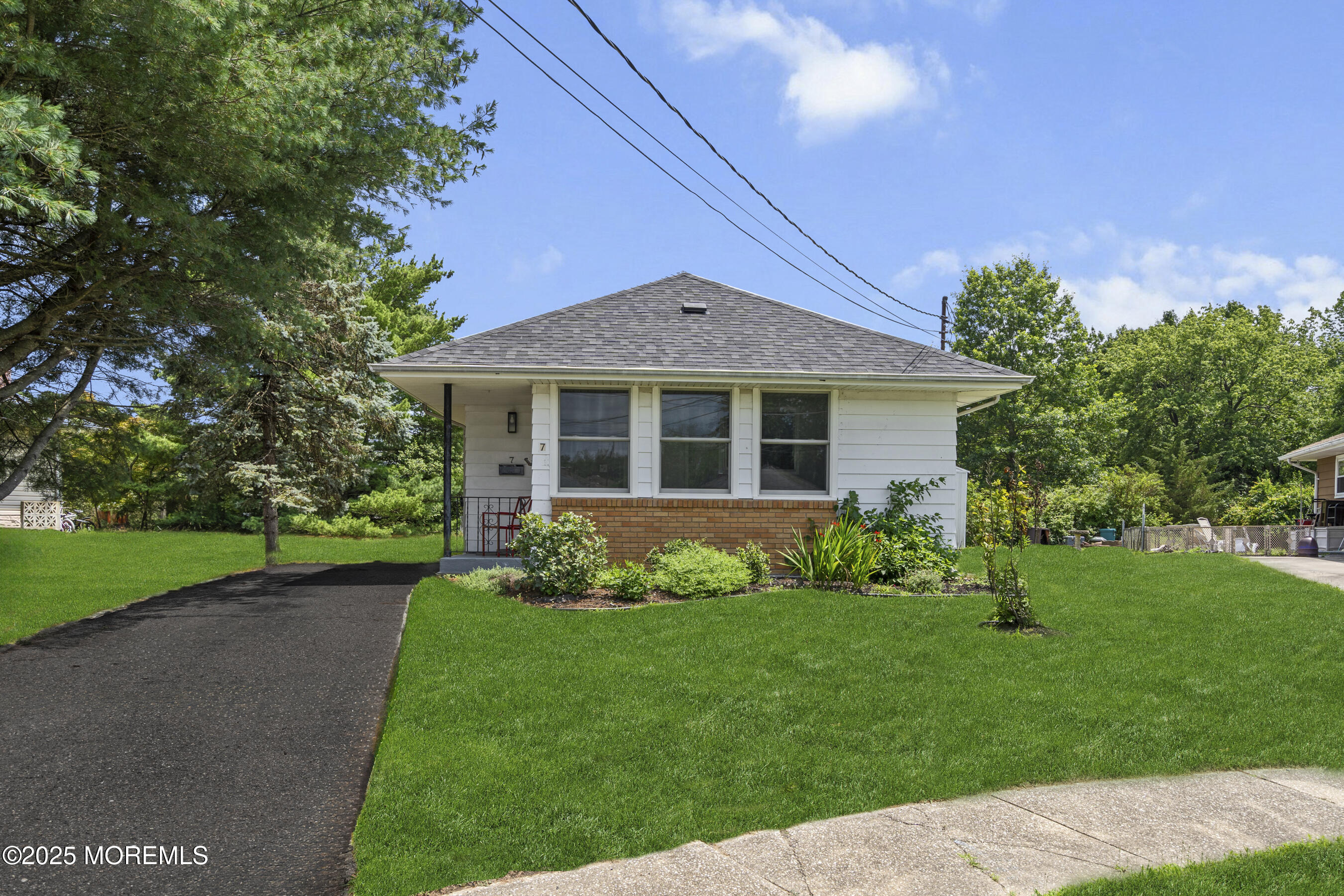 Property Photo:  7 Bear Mountain Court  NJ 08753 
