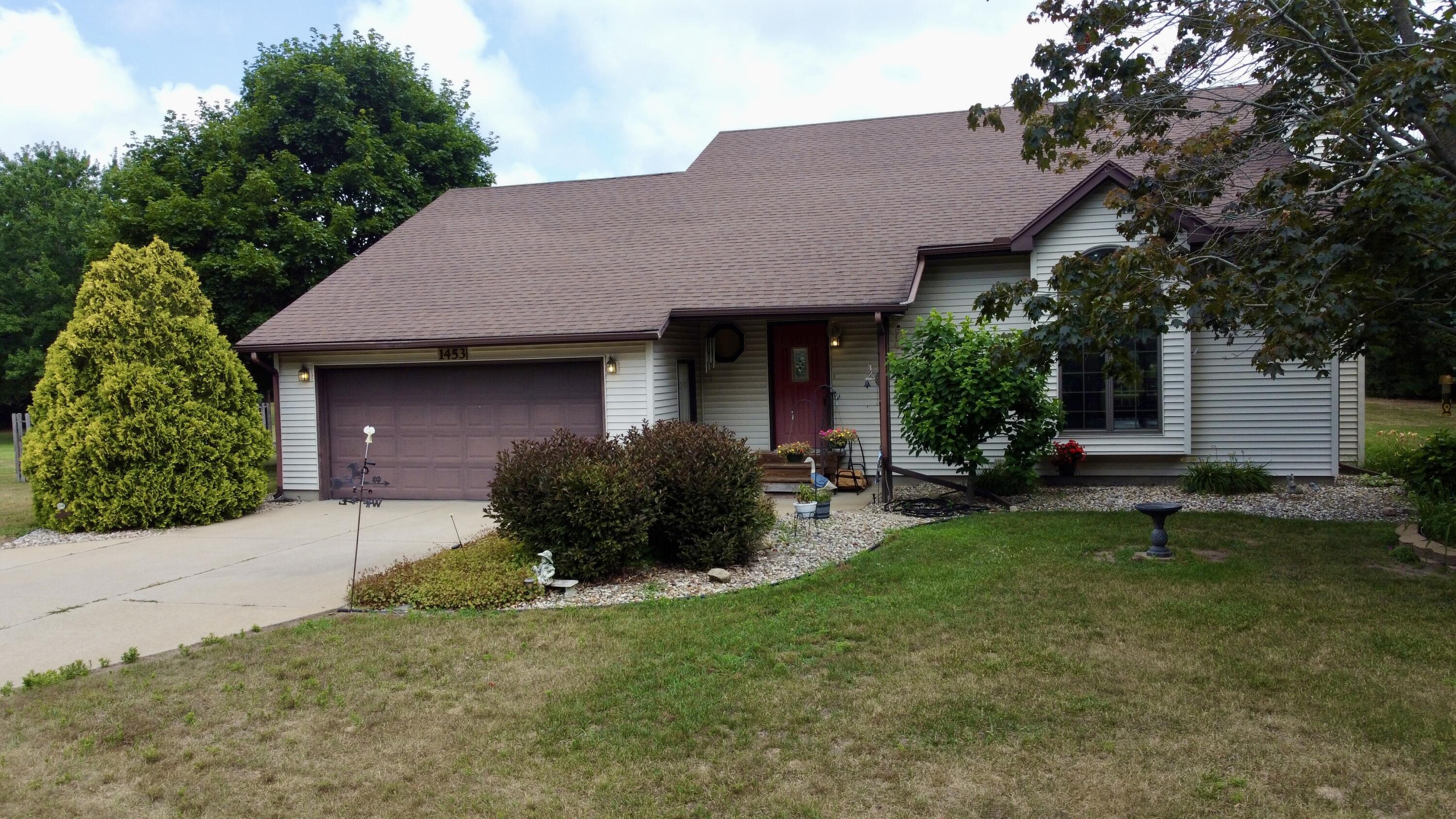 Property Photo: 1453 Hinchman Road MI 49101