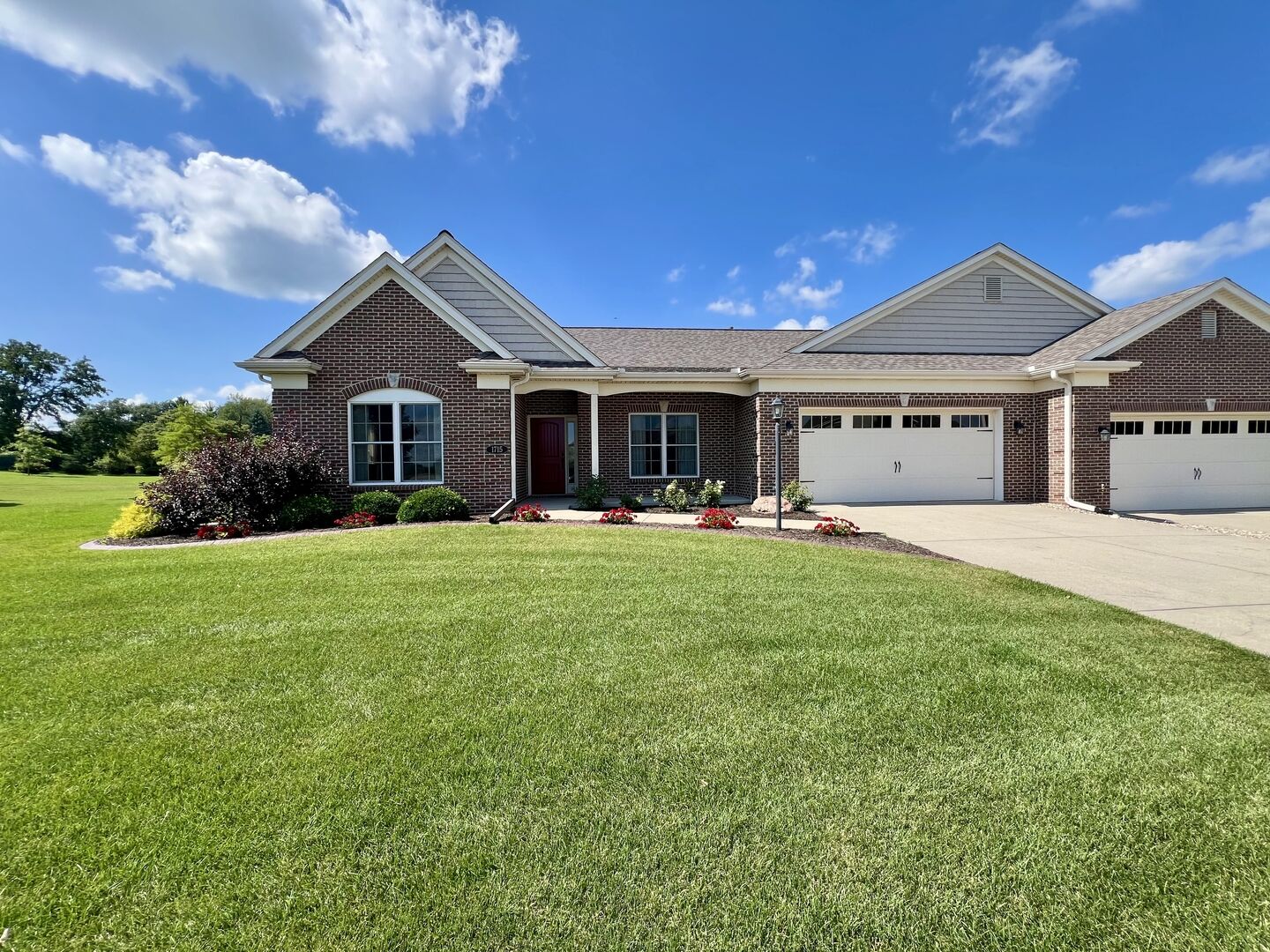 Property Photo: 1715 Whisper Meadow Lane 1715 IL 61853