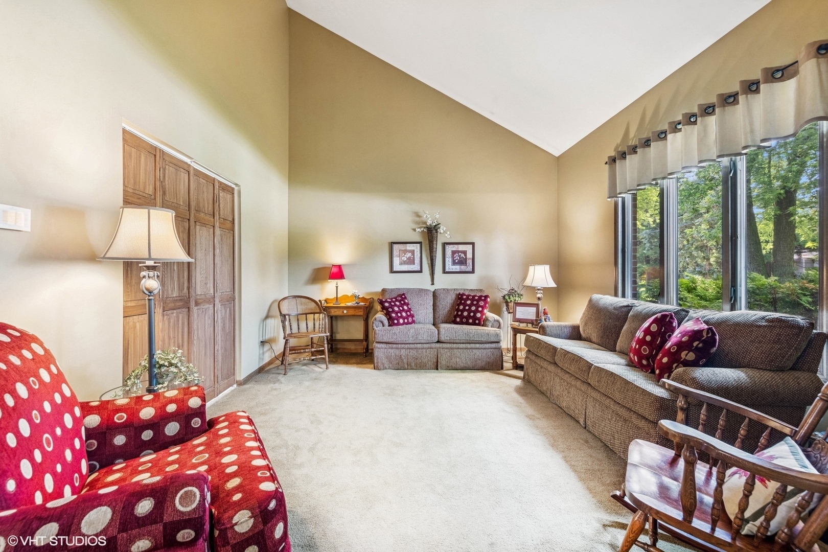 Property Photo:  321 Blackhawk Drive  IL 60559 