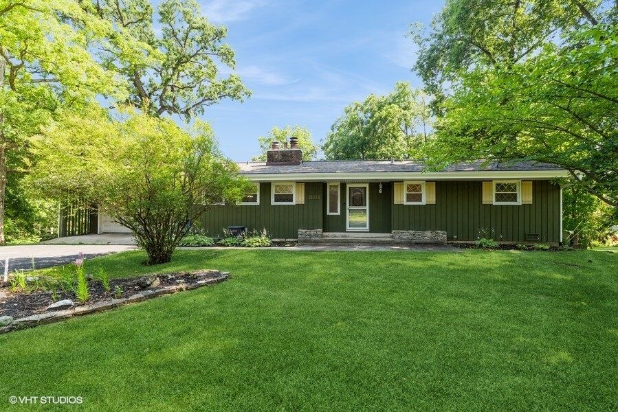 Property Photo:  21113 W Paradise Lane  IL 60046