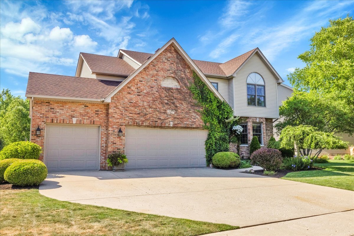 Property Photo: 531 Danbury Drive IL 60543