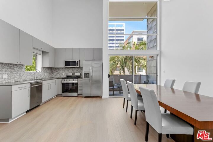 7062 Hawthorn Avenue 101  Los Angeles CA 90028 photo