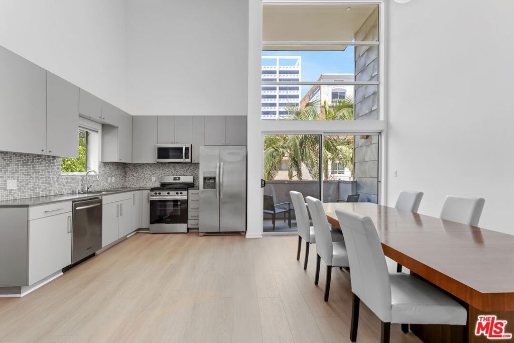 Property Photo: 7062 Hawthorn Avenue 101 CA 90028