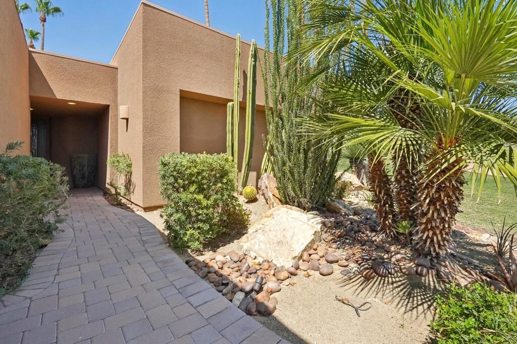 Property Photo:  73457 Irontree Drive  CA 92260 