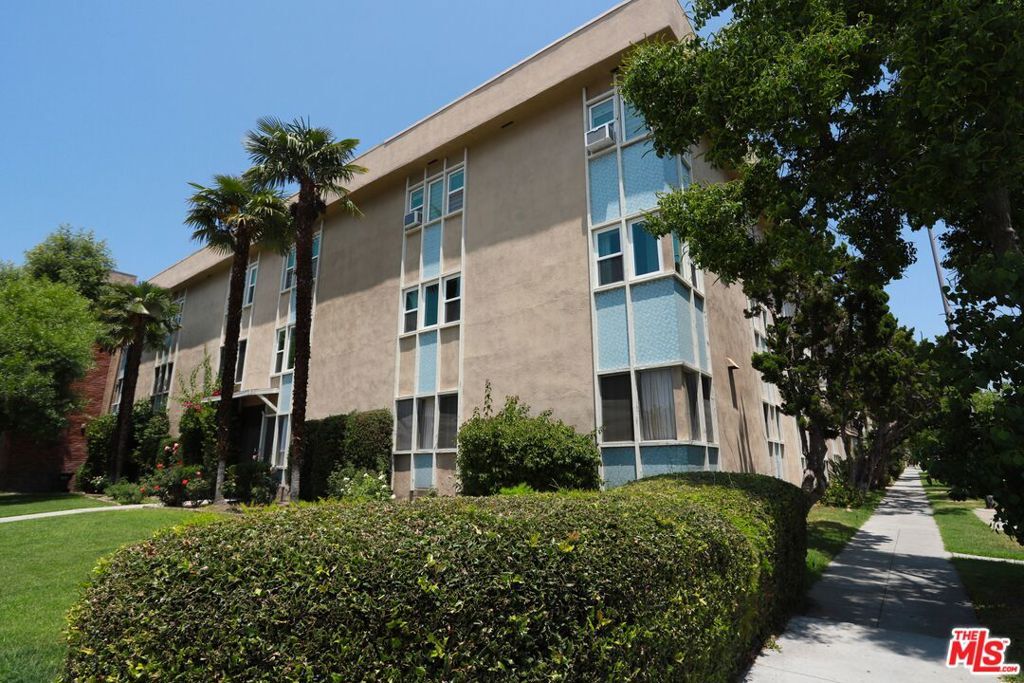 Property Photo:  211 E California Avenue B2  CA 91206 
