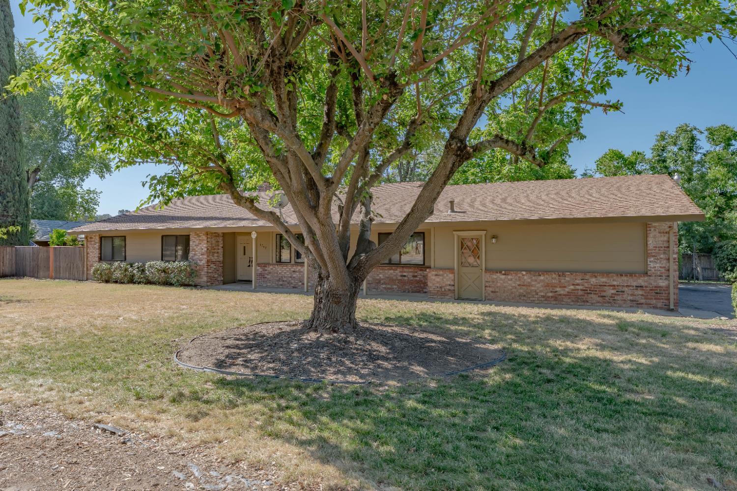 Property Photo: 6740 Eureka Road CA 95746