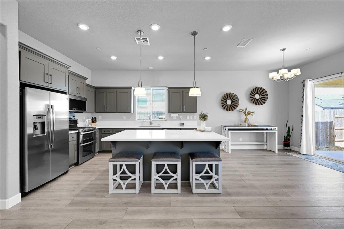 Property Photo: 8120 Challis Circle CA 95747